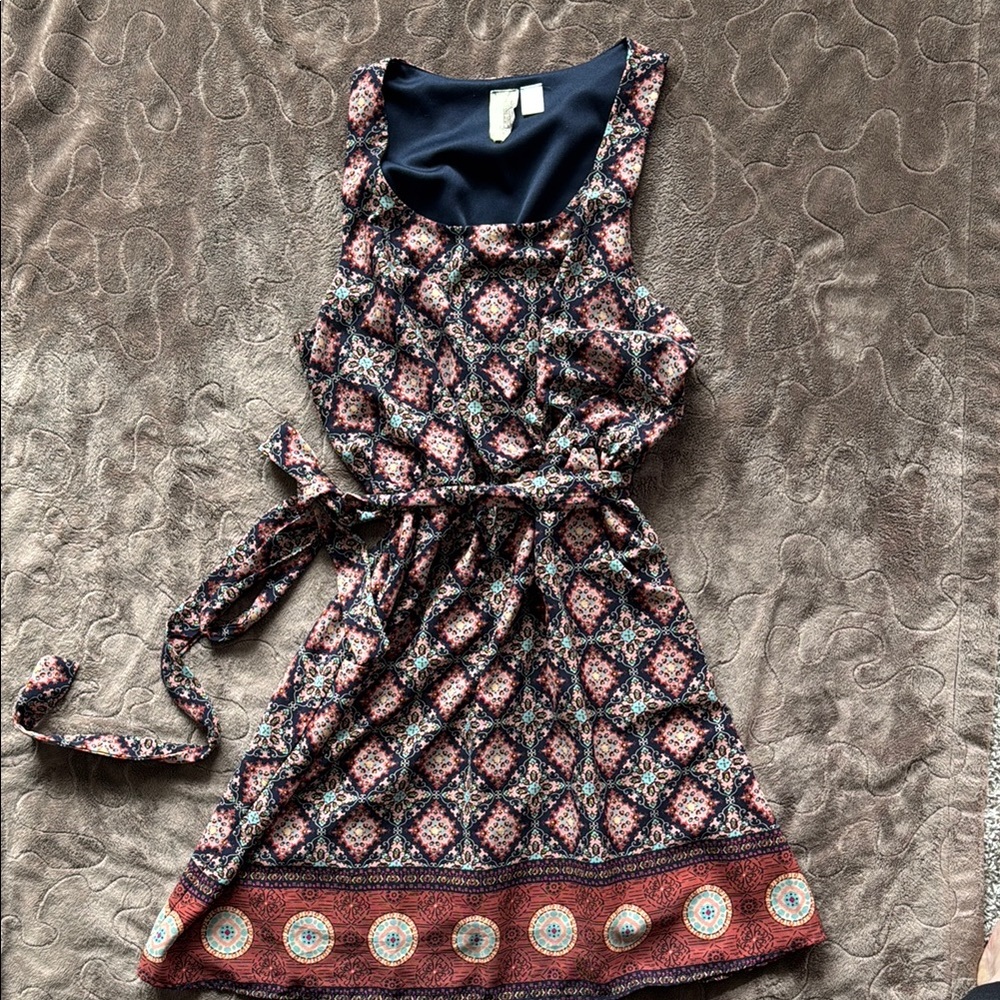Boutique sleeveless dress. Gently used. Size small. Pockets. Lined.
